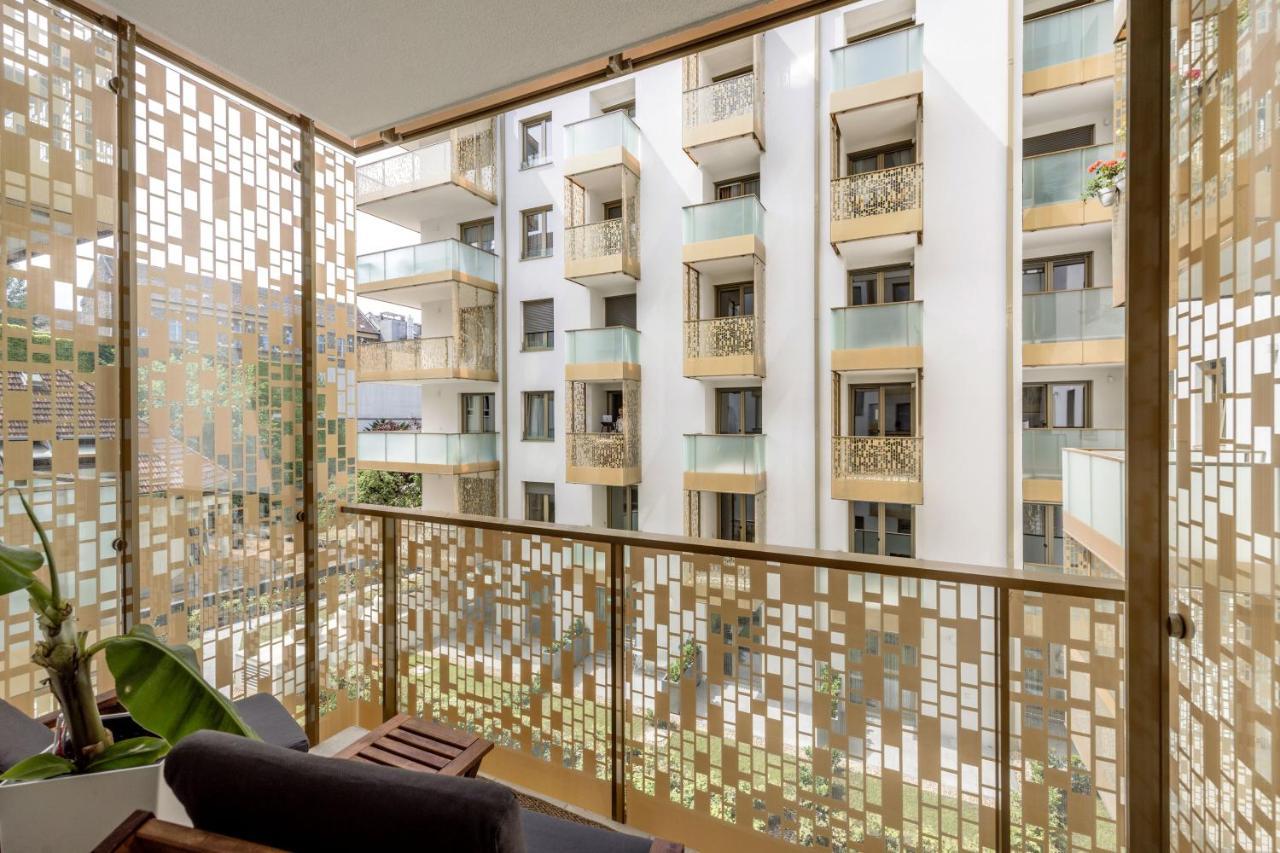 Walnut Tree Apartment Будапеща Екстериор снимка
