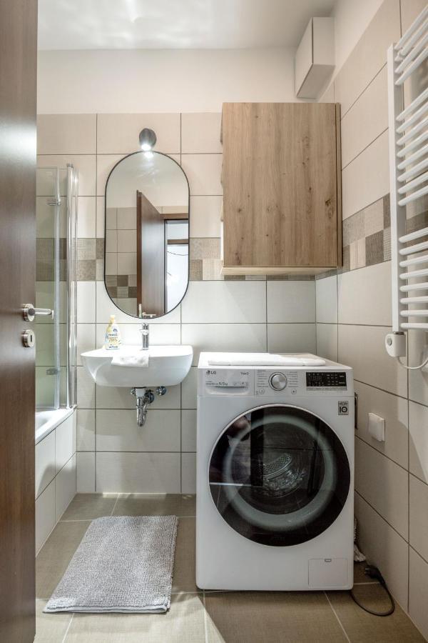 Walnut Tree Apartment Будапеща Екстериор снимка