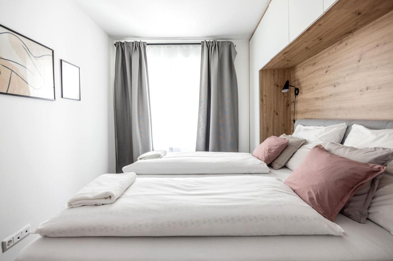 Walnut Tree Apartment Будапеща Екстериор снимка